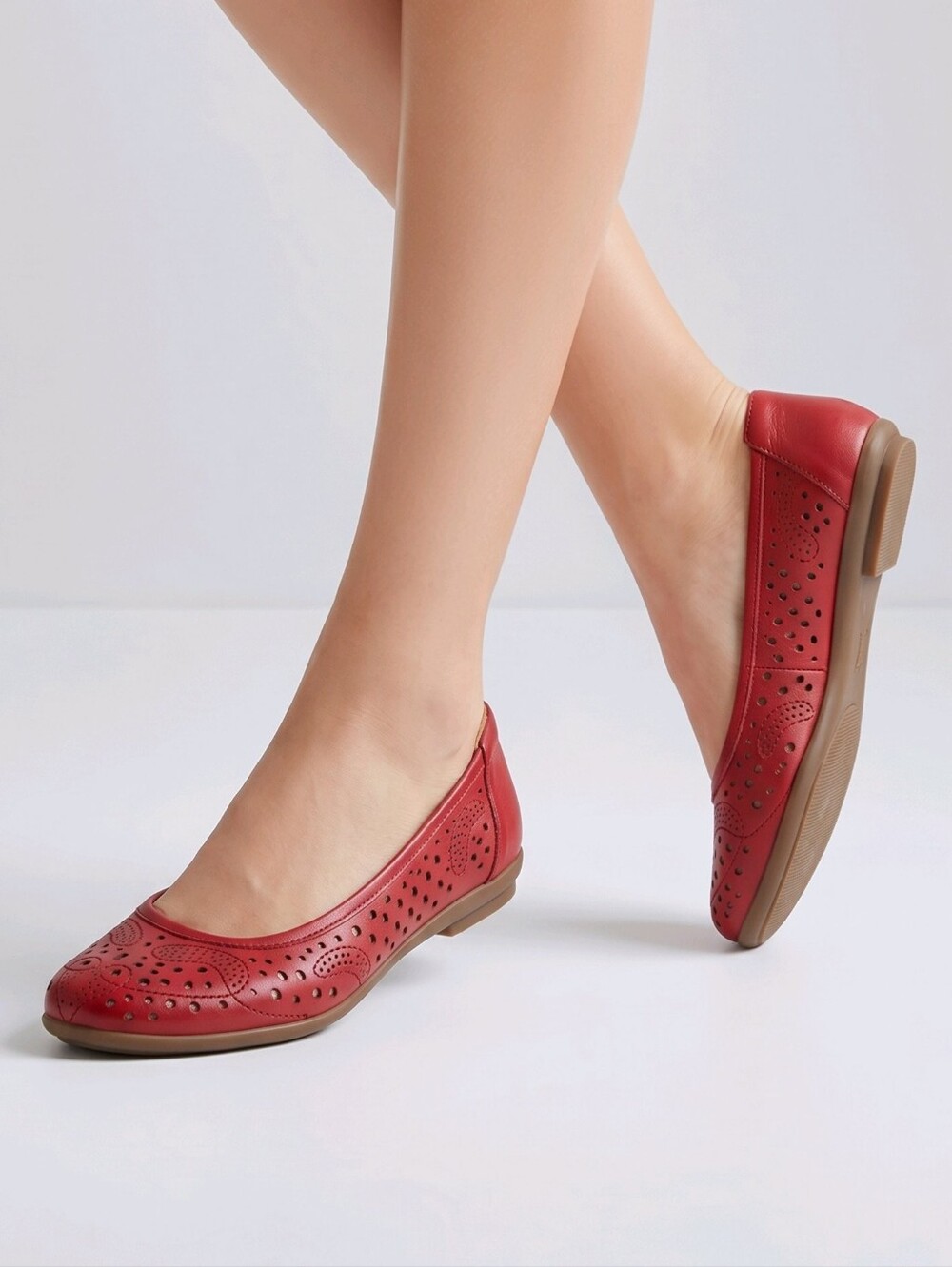 Naturalizer Women's Red Ballet Flats